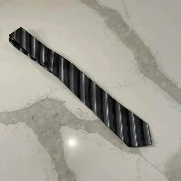 APT. 9 Necktie Gray Black White Stripes 100% Polyester Workwear Professional - Picture 1 of 5